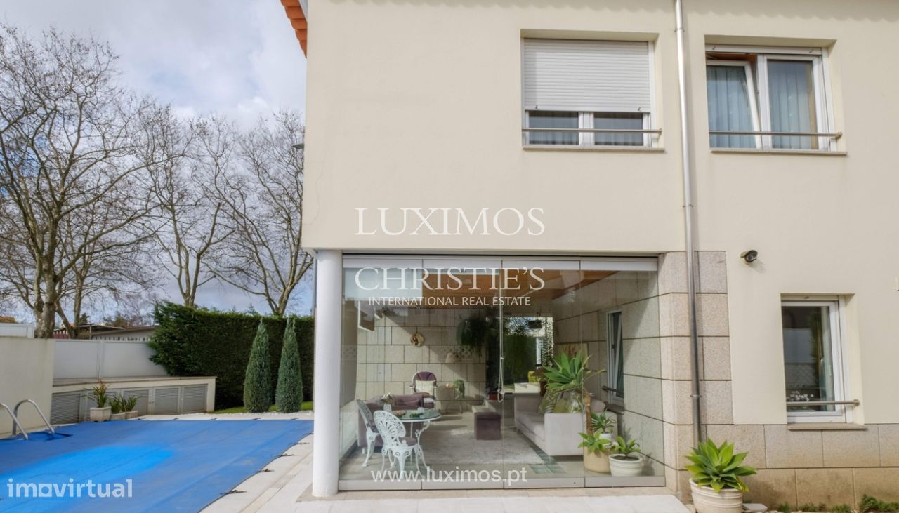 4 bedrooms Villa in Vila Nova de Gaia, Portugal No. 111162