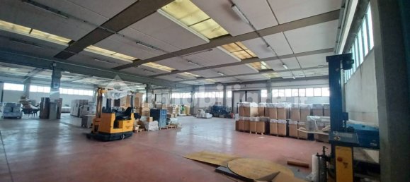 Склад 4430м² в Ларчано, Италия № 178845 9