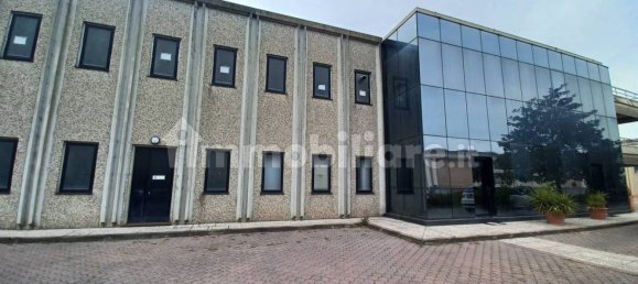 Склад 4430м² в Ларчано, Италия № 178845 4