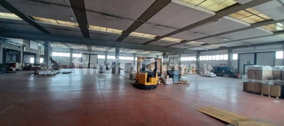 Склад 4430м² в Ларчано, Италия № 178845 13