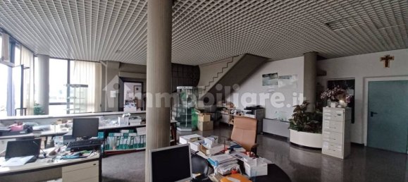 Склад 4430м² в Ларчано, Италия № 178845 6