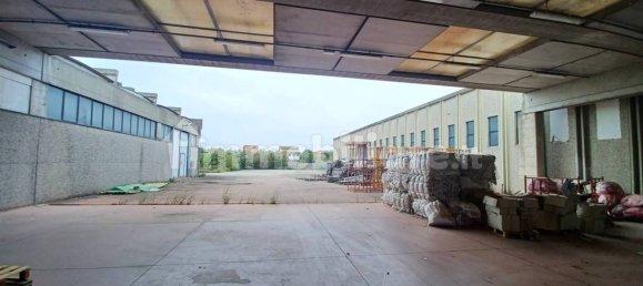 Склад 4430м² в Ларчано, Италия № 178845 11