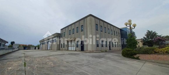 Склад 4430м² в Ларчано, Италия № 178845 3