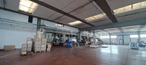 Склад 4430м² в Ларчано, Италия № 178845 7