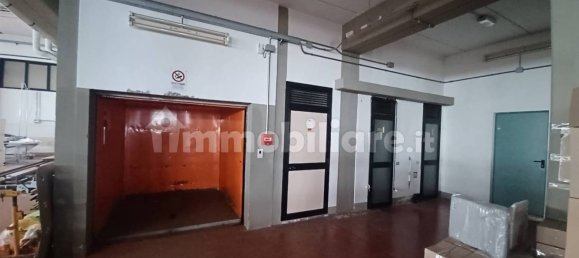 Склад 4430м² в Ларчано, Италия № 178845 8