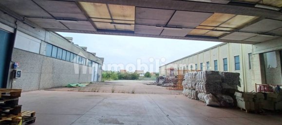 Склад 4430м² в Ларчано, Италия № 178845 12