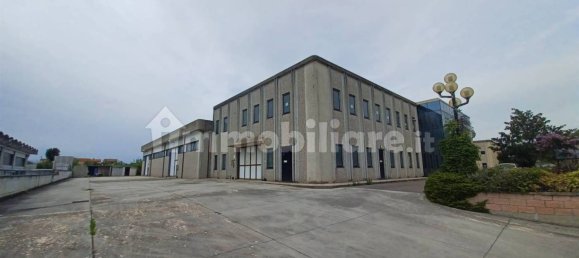 Склад 4430м² в Ларчано, Италия № 178845 2