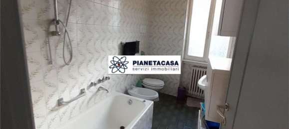 4-salle Appartement à Ponte San Pietro, Italy No. 60054 11