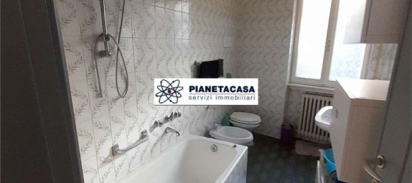 4-salle Appartement à Ponte San Pietro, Italy No. 60054 12