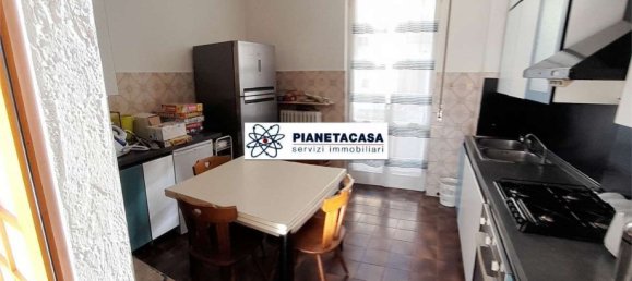 4-salle Appartement à Ponte San Pietro, Italy No. 60054 8