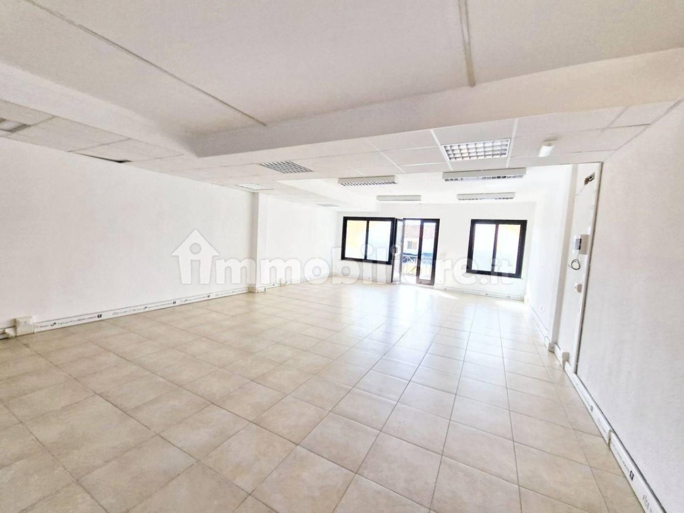 90m² Office in Olbia, Italy No. 318311