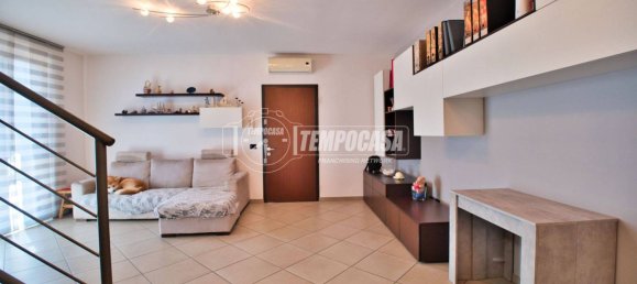 3 bedrooms Villa in Romentino, Italy No. 221275 7