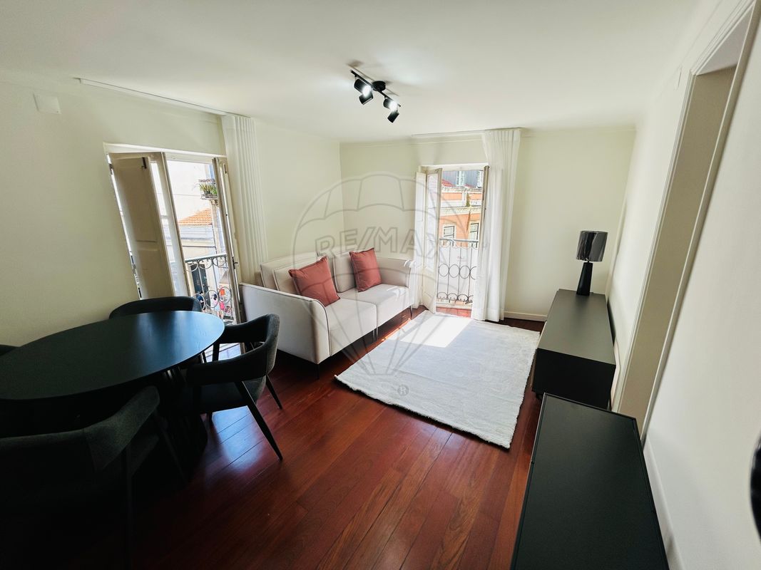 2 bedrooms Apartment in Lisbon, Portugal No. 12864