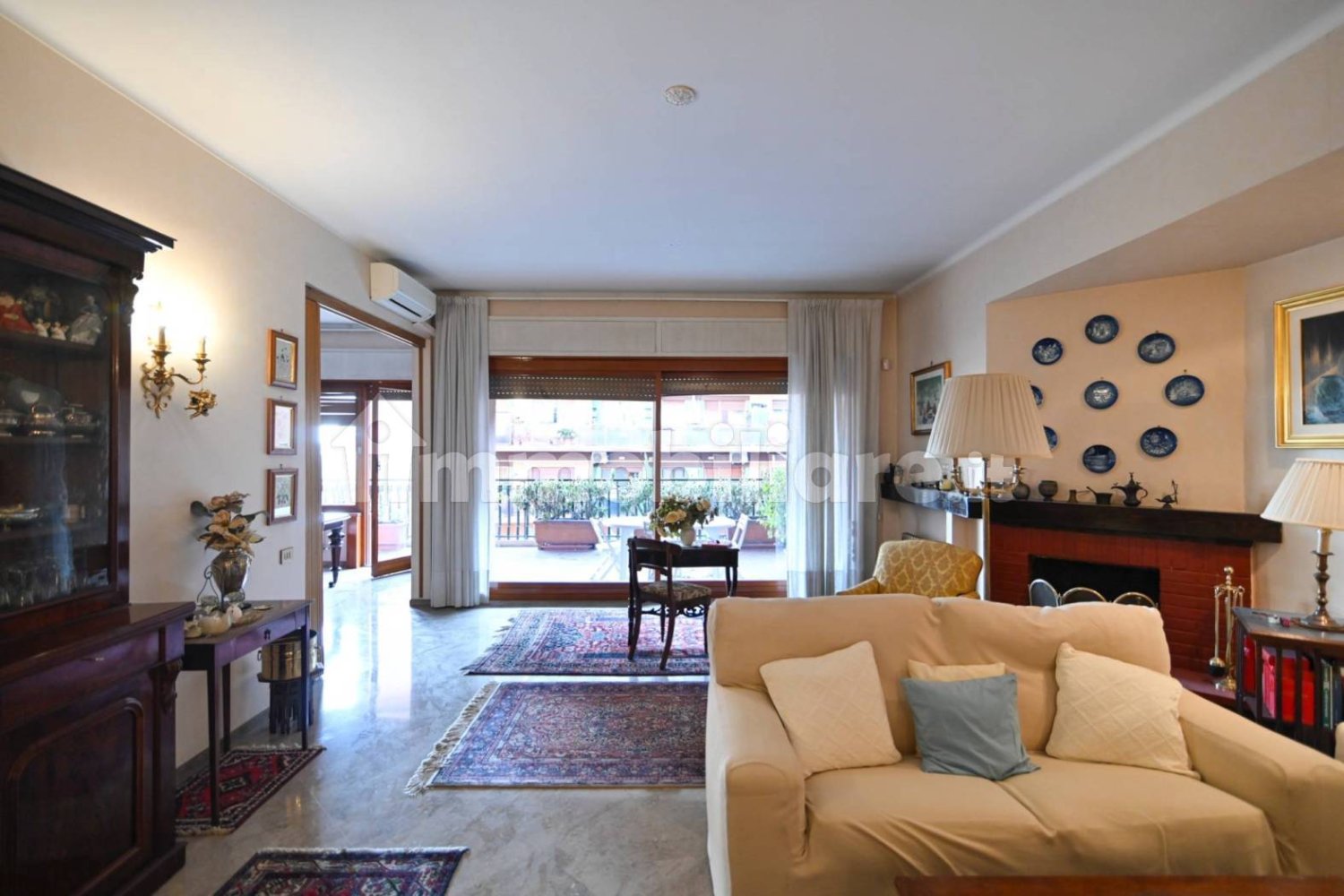 4 bedrooms Apartment in Rome, Italy No. 276565