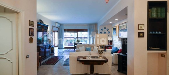 4 bedrooms Apartment in Rome, Italy No. 276565 5