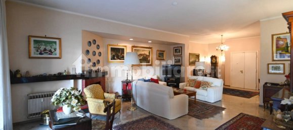 4 bedrooms Apartment in Rome, Italy No. 276565 3