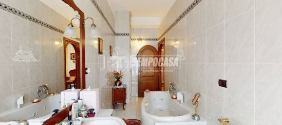 3 rooms Apartment in Turin, Italy No. 305163 7