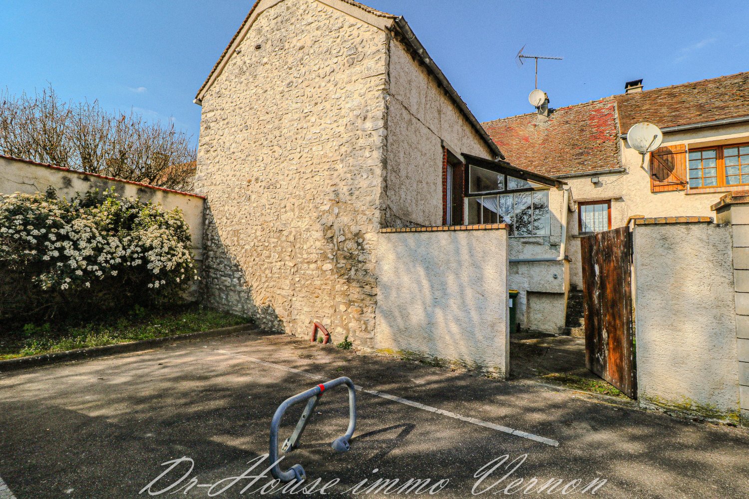 2 bedrooms House in Vert, France No. 123835