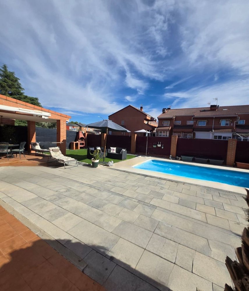 3 bedrooms House in Madrid, Spain No. 271777