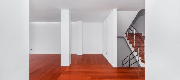 4 bedrooms House in Espinho, Portugal No. 1637 5