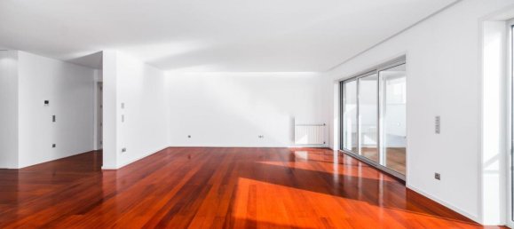 4 bedrooms House in Espinho, Portugal No. 1637 3