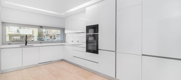 4 bedrooms House in Espinho, Portugal No. 1637 6