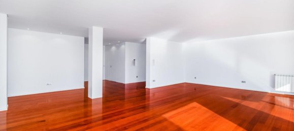 4 bedrooms House in Espinho, Portugal No. 1637 4