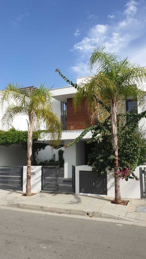 3 bedrooms Commercial property in Larnaca, Cyprus No. 18755