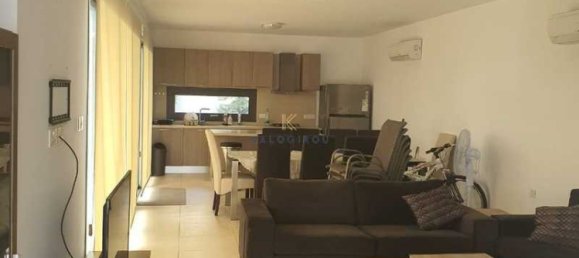 3 bedrooms Commercial property in Larnaca, Cyprus No. 18755 2