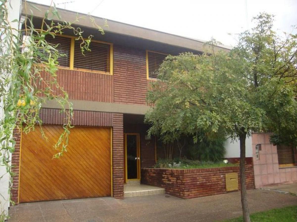 3 bedrooms House in Lanus, Argentina No. 58030