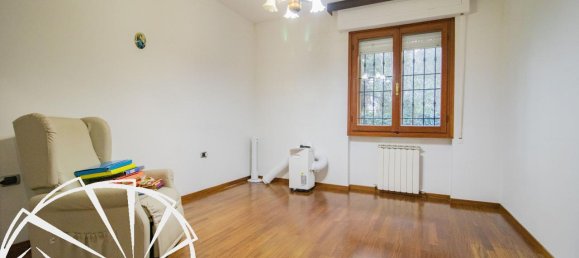 5 rooms Apartment in Prato, Italy No. 38754 9
