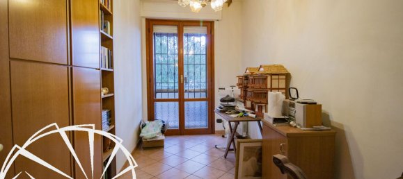 5 rooms Apartment in Prato, Italy No. 38754 23