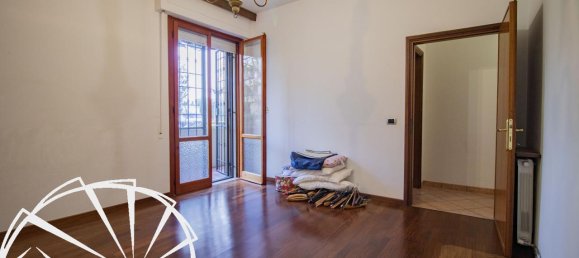 5 rooms Apartment in Prato, Italy No. 38754 20