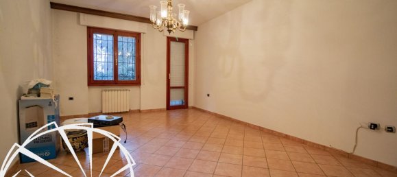 5 rooms Apartment in Prato, Italy No. 38754 14