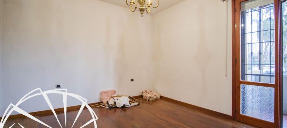 5 rooms Apartment in Prato, Italy No. 38754 13