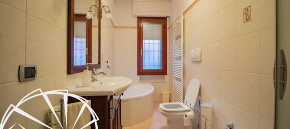 5 rooms Apartment in Prato, Italy No. 38754 25