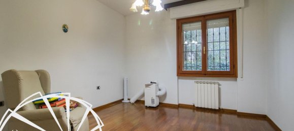 5 rooms Apartment in Prato, Italy No. 38754 7