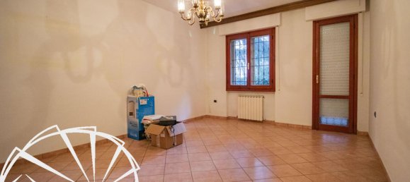 5 rooms Apartment in Prato, Italy No. 38754 16