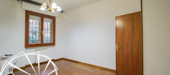 5 rooms Apartment in Prato, Italy No. 38754 11