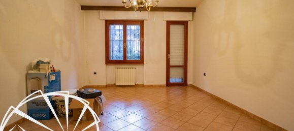 5 rooms Apartment in Prato, Italy No. 38754 18