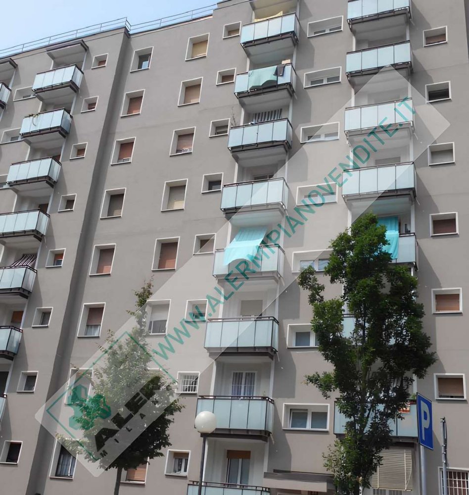 Квартира с 4 спальнями в Милан, Италия № 392551