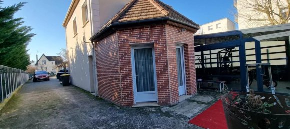 Casa de 9 dormitorios en Amilly, France No. 92838 2