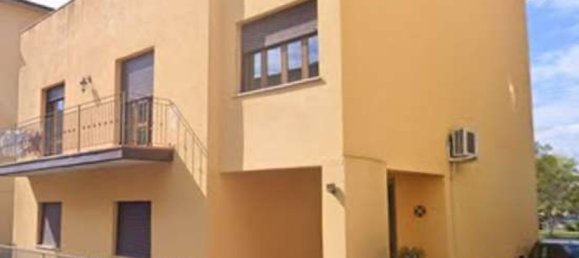 4 rooms Apartment in Arezzo, Italy No. 200028 2