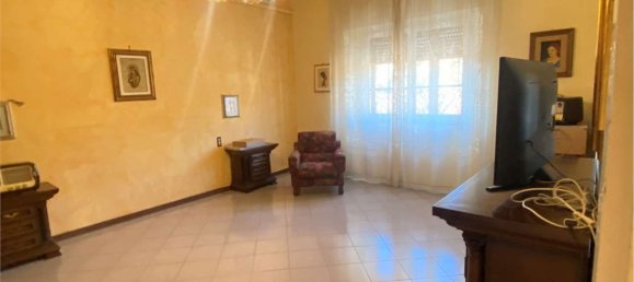 4 bedrooms Apartment in Prato, Italy No. 371933 10