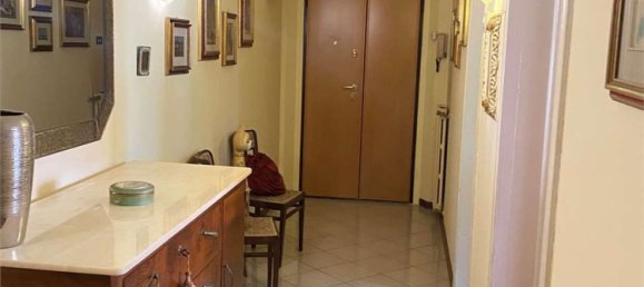 4 bedrooms Apartment in Prato, Italy No. 371933 12