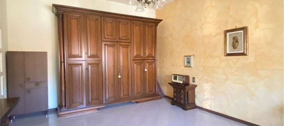 4 bedrooms Apartment in Prato, Italy No. 371933 11