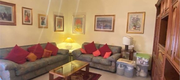 4 bedrooms Apartment in Prato, Italy No. 371933 2