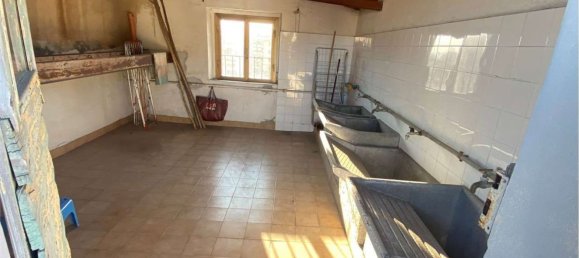 4 bedrooms Apartment in Prato, Italy No. 371933 18