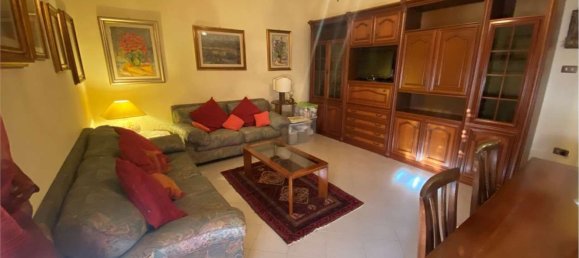4 bedrooms Apartment in Prato, Italy No. 371933 4