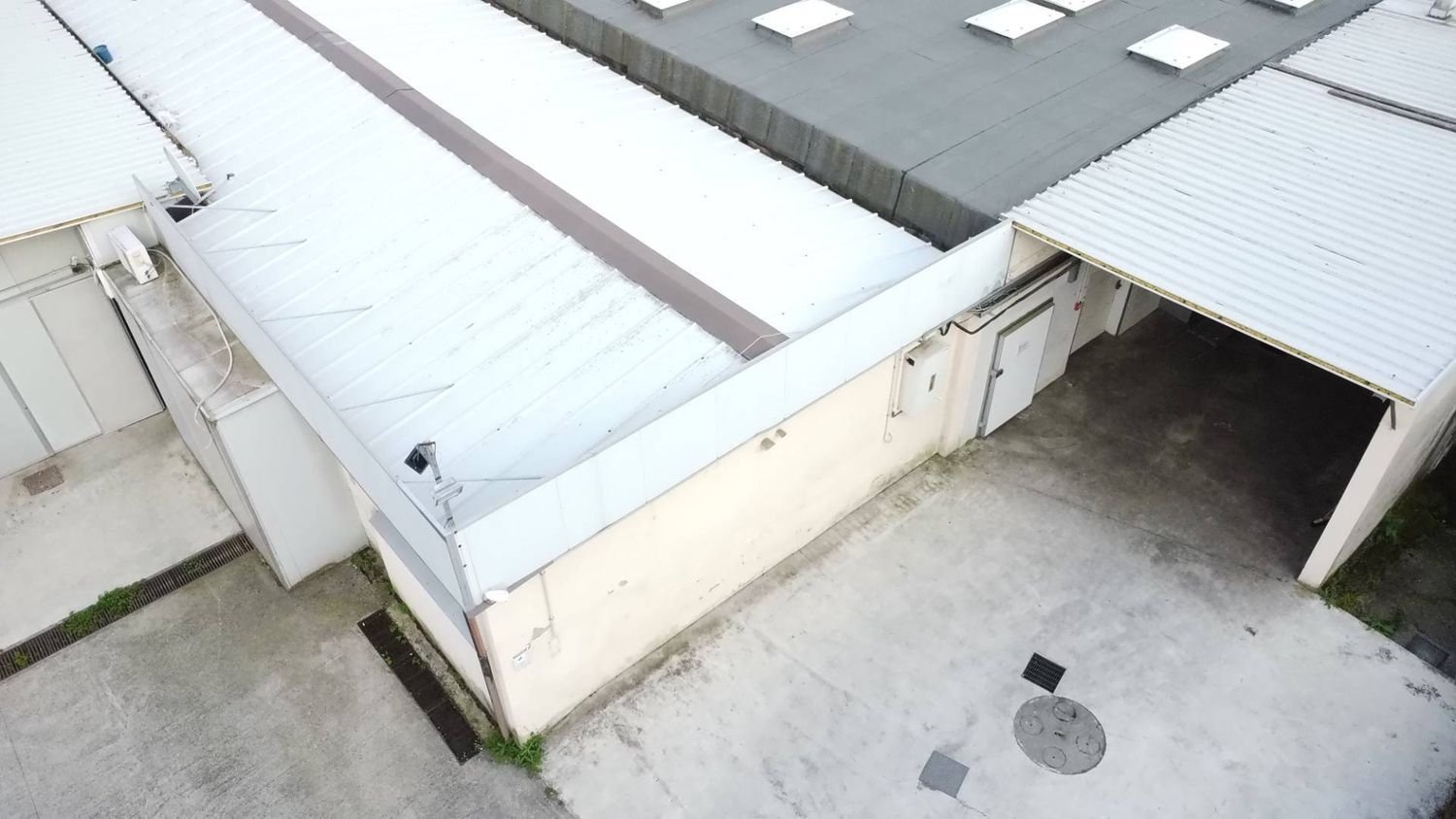 Entrepôt à Bonate Sopra, Italy 250m² No. 282164